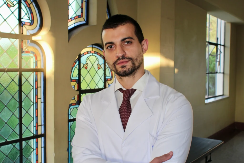 Dr. Gustavo Guerrero, urologista formado pela USP, em São Paulo - CRM 199490.